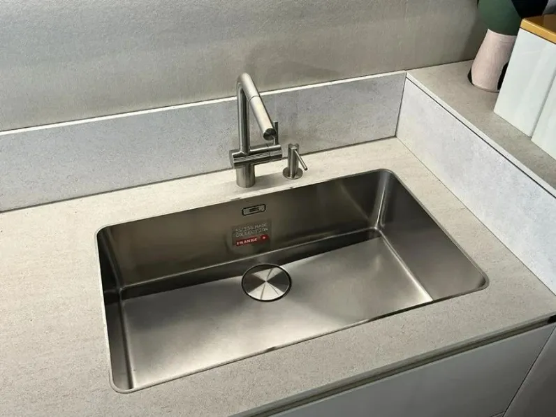 Cucina modello Cucina lineare lago 36e8 cut parete Lago PREZZO SCONTATO 45%