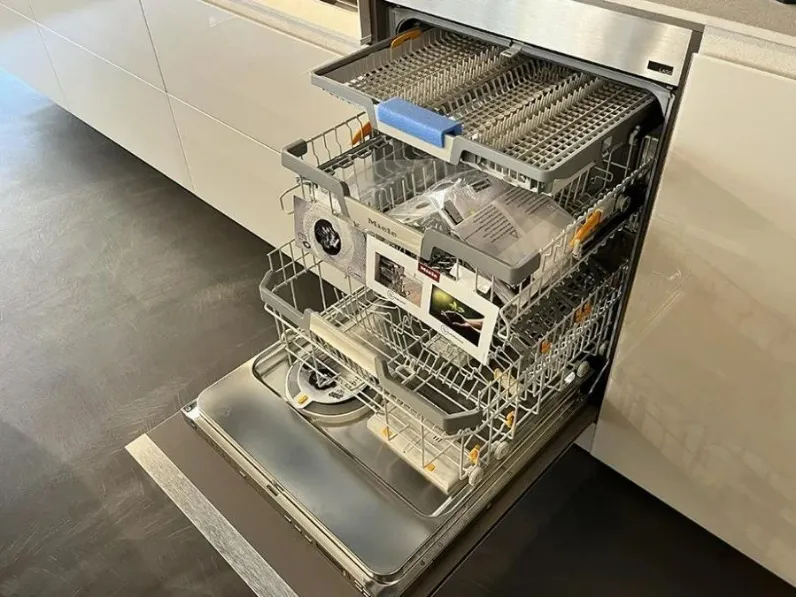 Cucina modello Cucina lineare lago 36e8 cut parete Lago PREZZO SCONTATO 45%