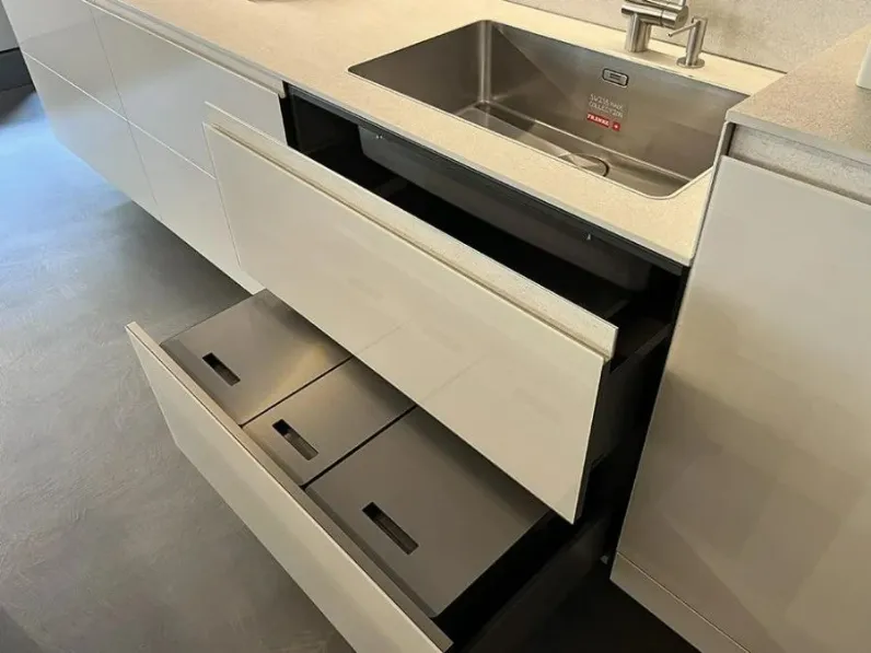 Cucina modello Cucina lineare lago 36e8 cut parete Lago PREZZO SCONTATO 45%