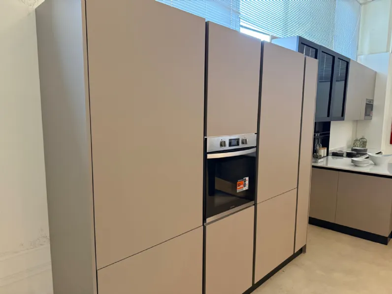 Cucina Futura con penisola Evo cucine con un ribasso imperdibile
