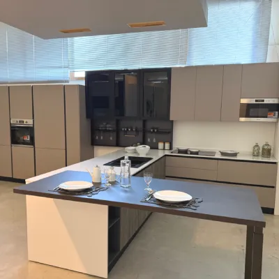 Cucina Futura con penisola Evo cucine con un ribasso imperdibile