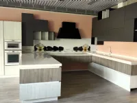 Cucina a prezzo ribassato con penisola design Primavera Arrex