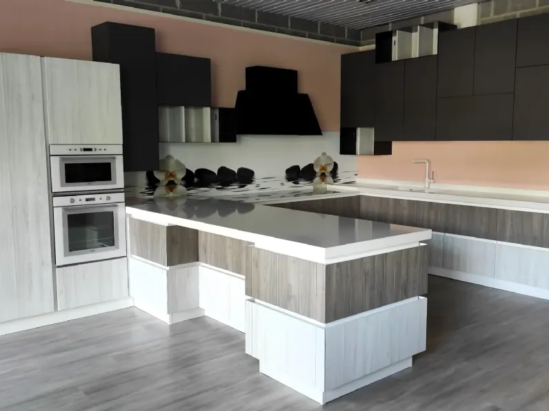 Cucina a prezzo ribassato con penisola design Primavera Arrex