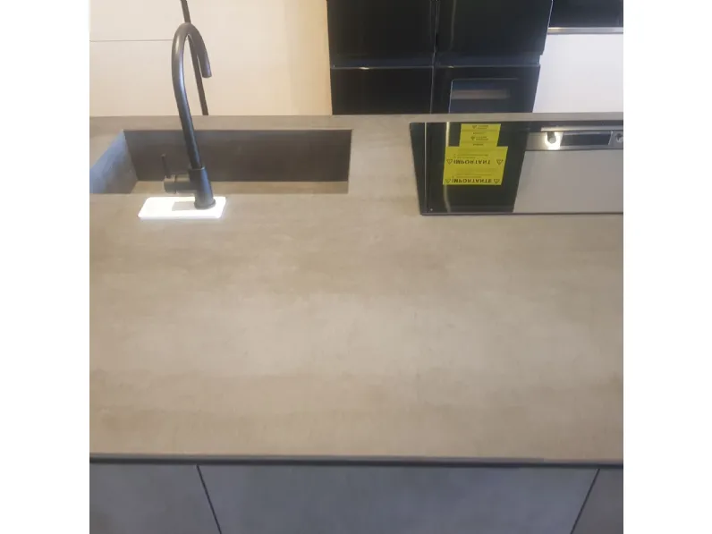 Cucina Al 32 con penisola Doimo cucine con un ribasso imperdibile