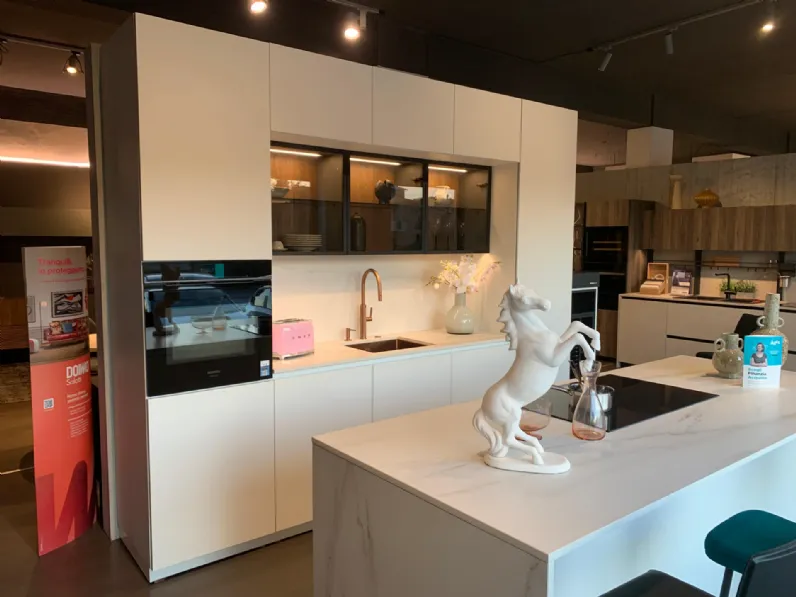 Cucina bianca design con isola D23 Doimo cucine a soli 19650 Euro