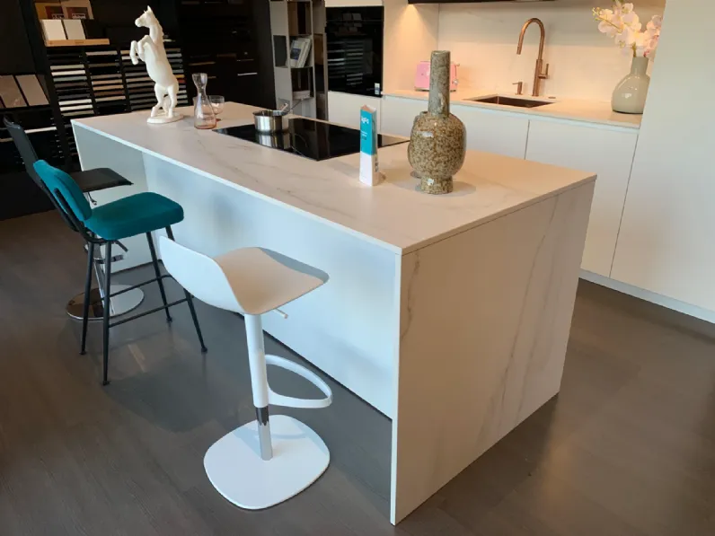 Cucina bianca design con isola D23 Doimo cucine a soli 19650 Euro