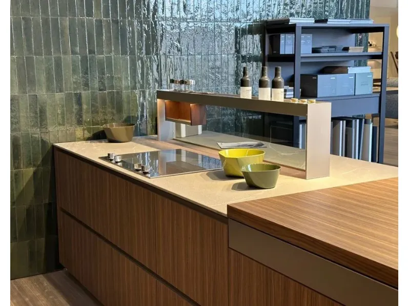 Cucina Ernestomeda moderna con isola rovere chiaro in laccata opaco  ernestomeda sign