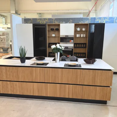 Cucina altri colori design con isola Futura kaori Evo cucine in offerta