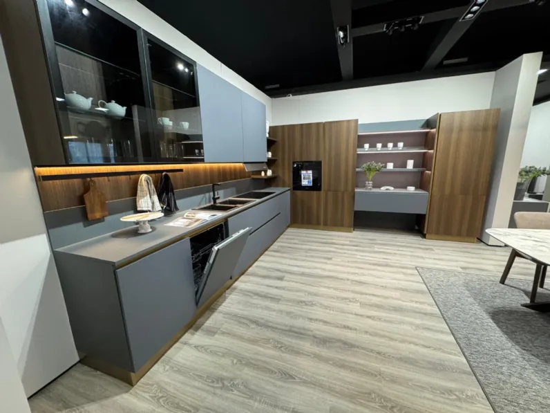 Cucina ad angolo in laccata opaco a prezzo scontato 65%