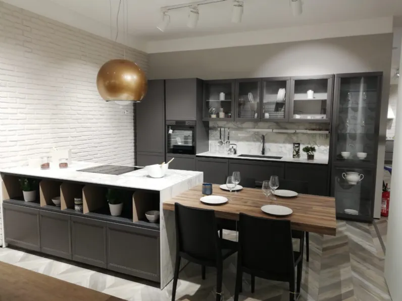 Cucina a prezzo ribassato con isola moderna Flavour neck Lube cucine