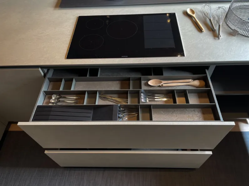 Cucina ad angolo design grigia Modulnova Mh6 a soli 22600 Euro