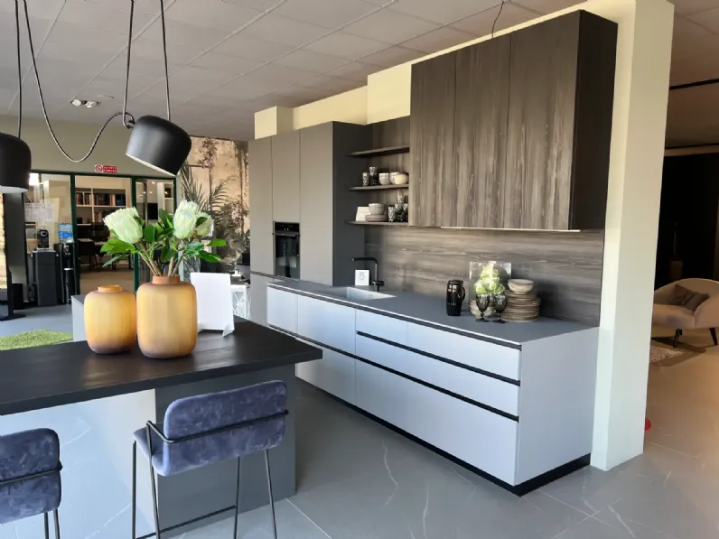 Cucina grigia design con isola Cucina tratto  Meson's cucine a soli 11680 Euro