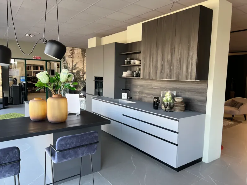 Cucina grigia design con isola Cucina tratto  Meson's cucine a soli 11680 Euro