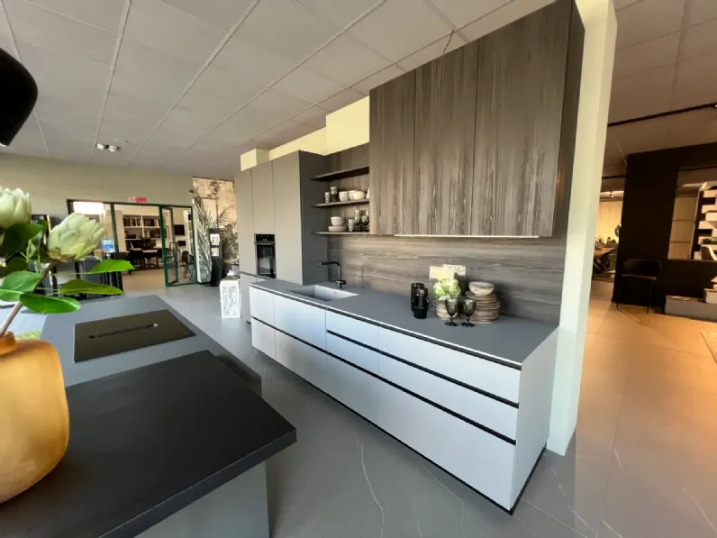 Cucina grigia design con isola Cucina tratto  Meson's cucine a soli 11680 Euro