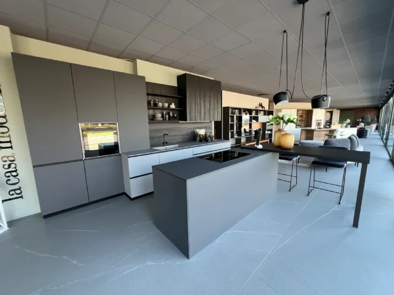Cucina grigia design con isola Cucina tratto  Meson's cucine a soli 11680 Euro