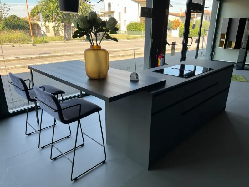 Cucina grigia design con isola Cucina tratto  Meson's cucine a soli 11680 Euro