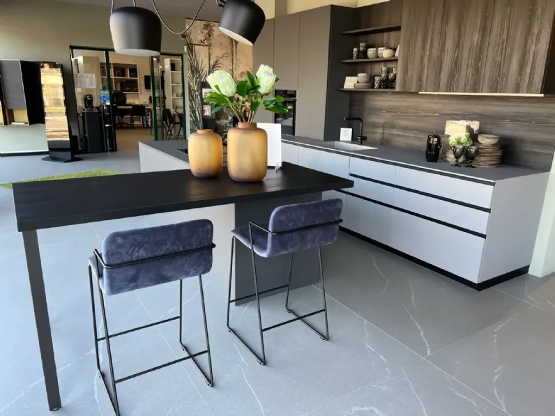 Cucina grigia design con isola Cucina tratto  Meson's cucine a soli 11680 Euro