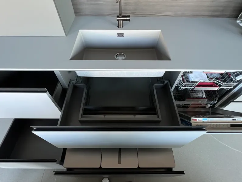 Cucina grigia design con isola Cucina tratto  Meson's cucine a soli 11680 Euro