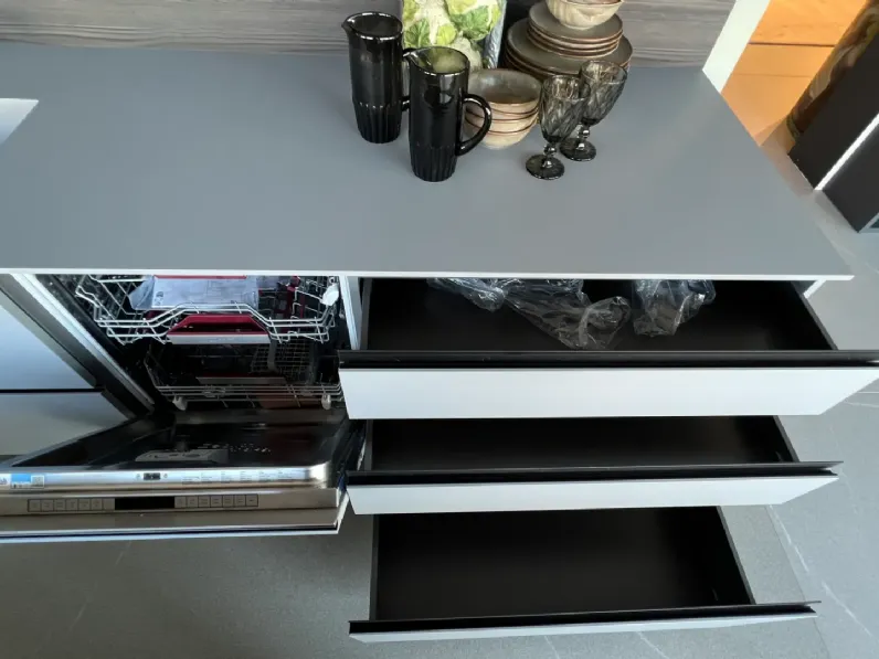 Cucina grigia design con isola Cucina tratto  Meson's cucine a soli 11680 Euro