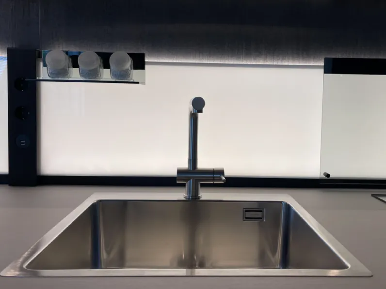 Cucina lineare in melaminico a prezzo ribassato 45%