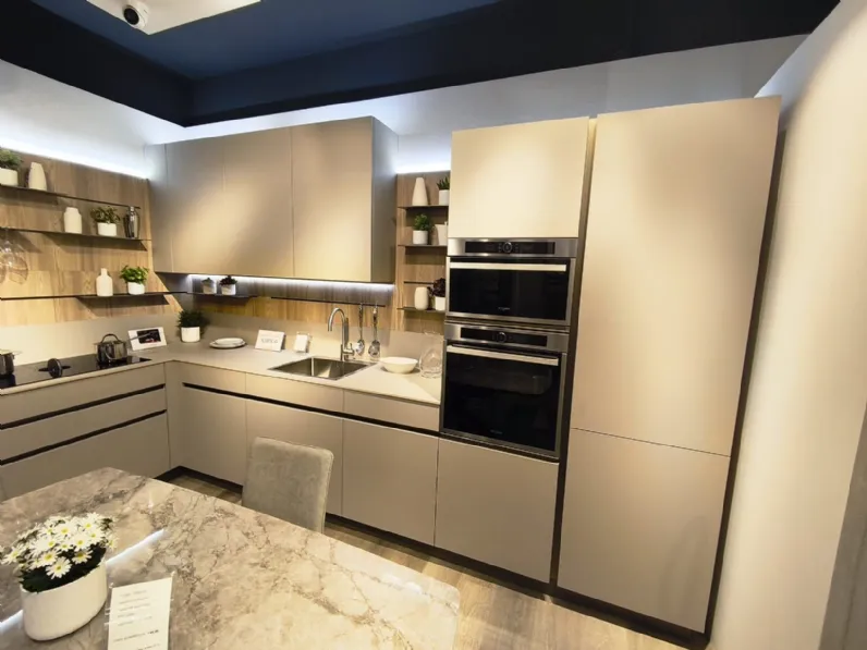 Cucina a PREZZI OUTLET in laminato opaco Veneta Cucine -46%