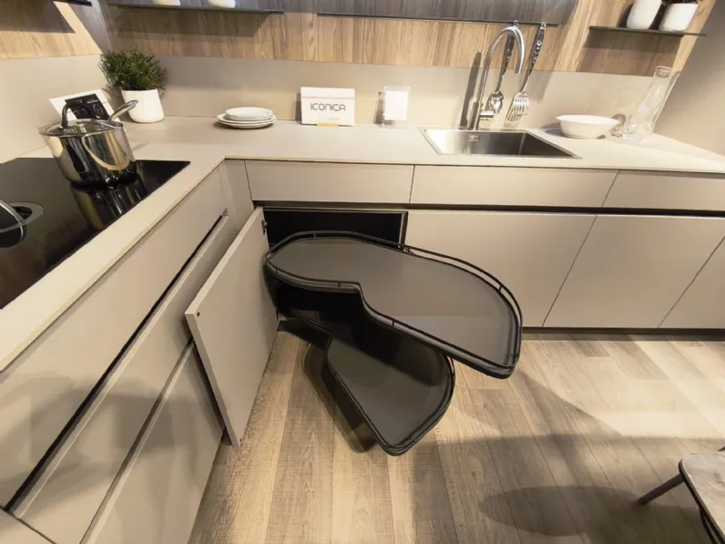 Cucina a PREZZI OUTLET in laminato opaco Veneta Cucine -46%