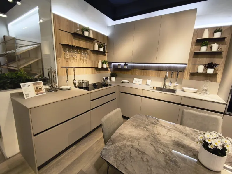 Cucina a PREZZI OUTLET in laminato opaco Veneta Cucine -46%