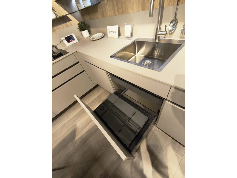 Cucina a PREZZI OUTLET in laminato opaco Veneta Cucine -46%