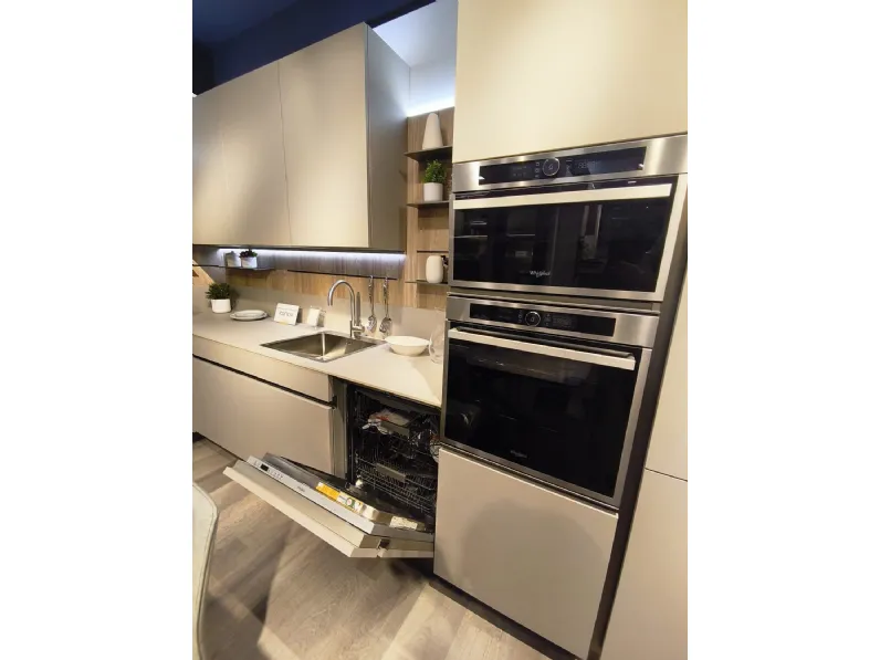 Cucina a PREZZI OUTLET in laminato opaco Veneta Cucine -46%