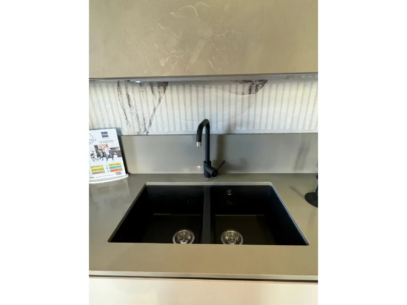 Cucina ad angolo in laminato materico a prezzo ribassato 60%