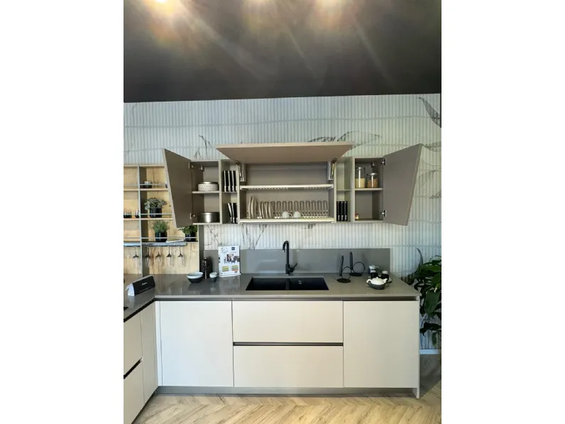 Cucina ad angolo in laminato materico a prezzo ribassato 60%