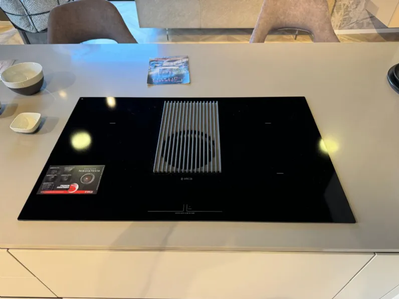 Cucina ad angolo in laminato materico a prezzo ribassato 60%