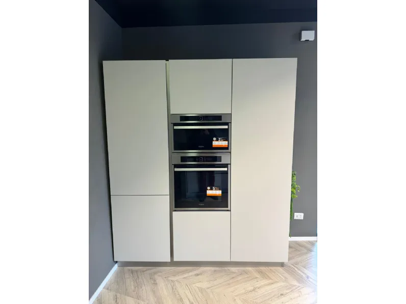 Cucina ad angolo in laminato materico a prezzo ribassato 60%