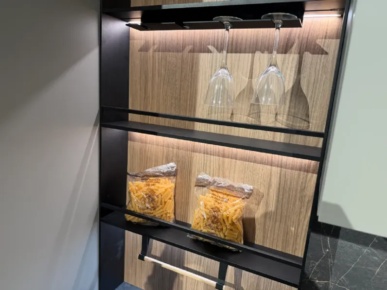 Cucina grigia moderna con isola Infinity quadra Stosa scontata