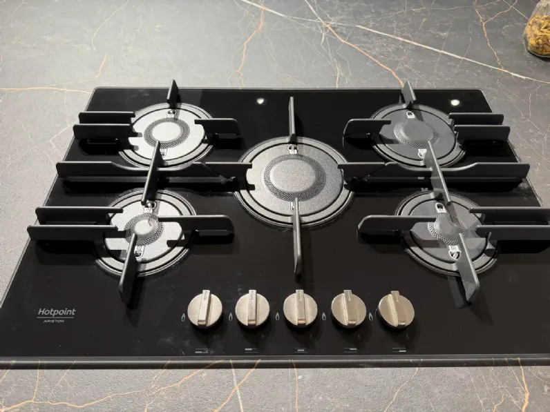 Cucina grigia moderna con isola Infinity quadra Stosa scontata