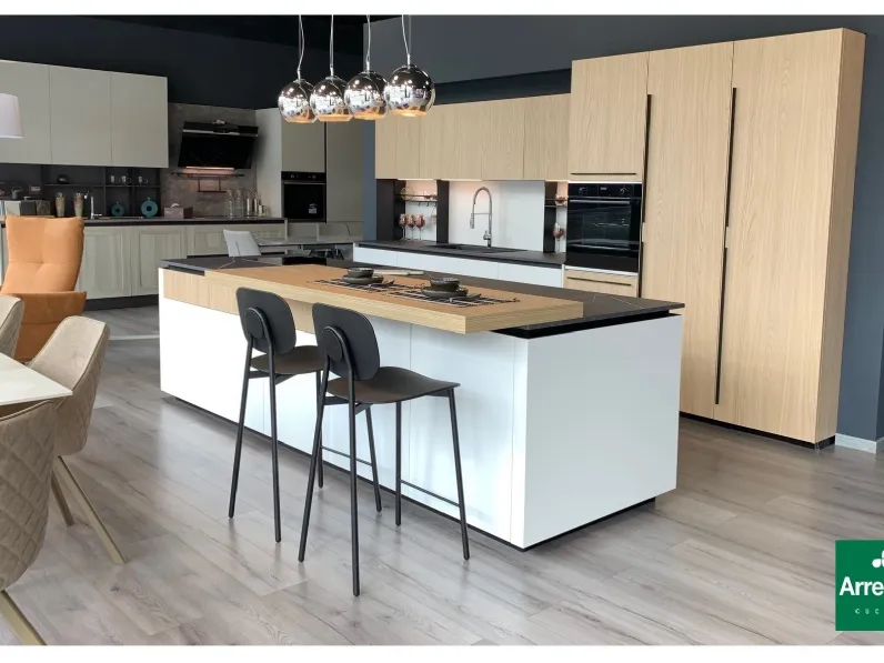 Cucina a prezzo ribassato con isola moderna Kal Arredo3