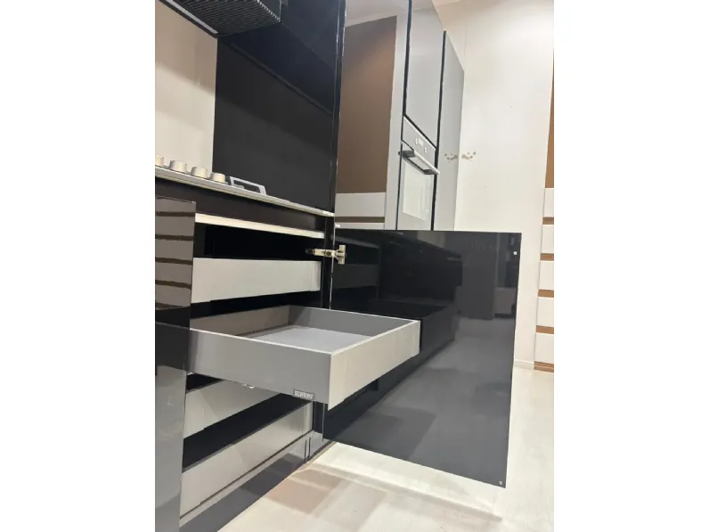 Cucina Scavolini design lineare altri colori in laccata lucido Liberamente