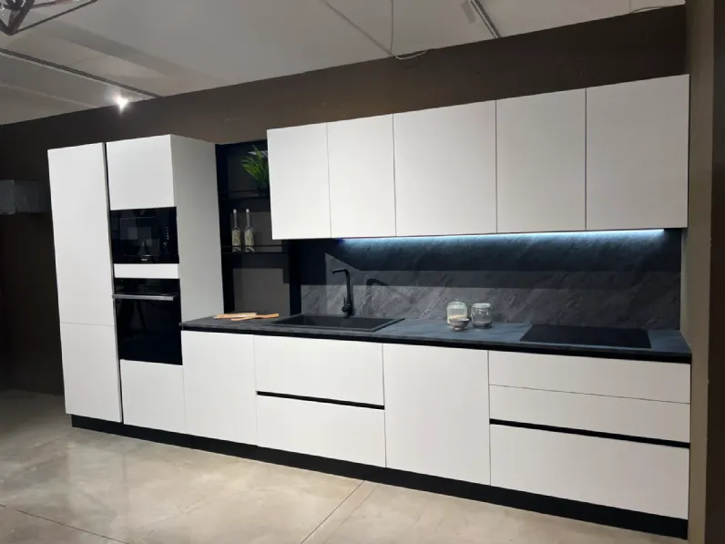 Cucina lineare moderna bianca Mobilturi Pop a soli 5400 Euro