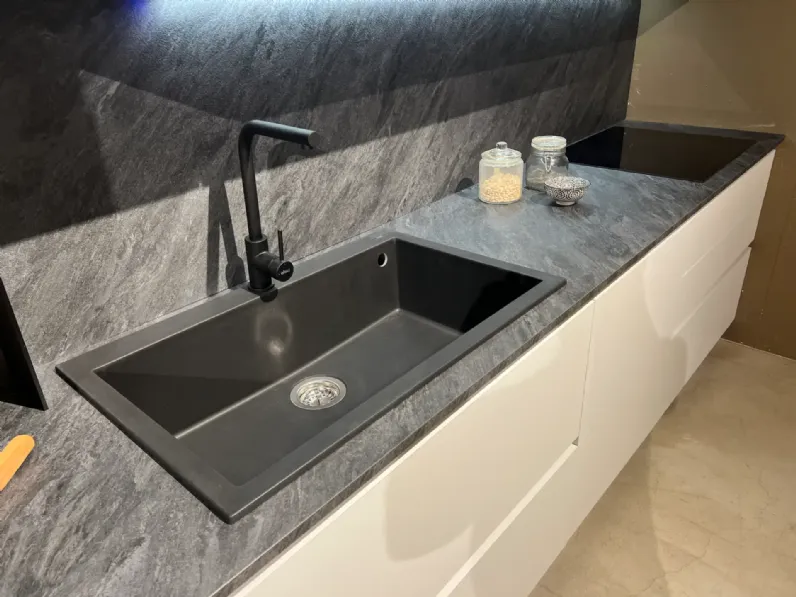 Cucina lineare moderna bianca Mobilturi Pop a soli 5400 Euro