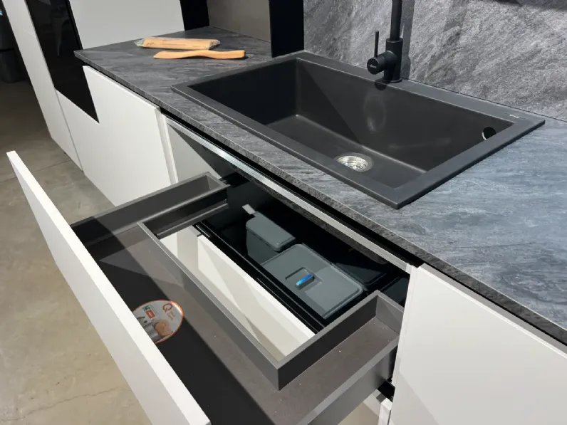 Cucina lineare moderna bianca Mobilturi Pop a soli 5400 Euro