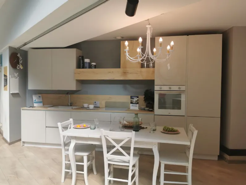 Cucina lineare in laminato materico a prezzo ribassato 18%