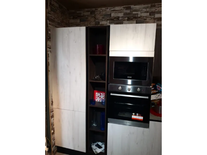 Cucina Aran moderna lineare grigio in laminato materico Ginevra