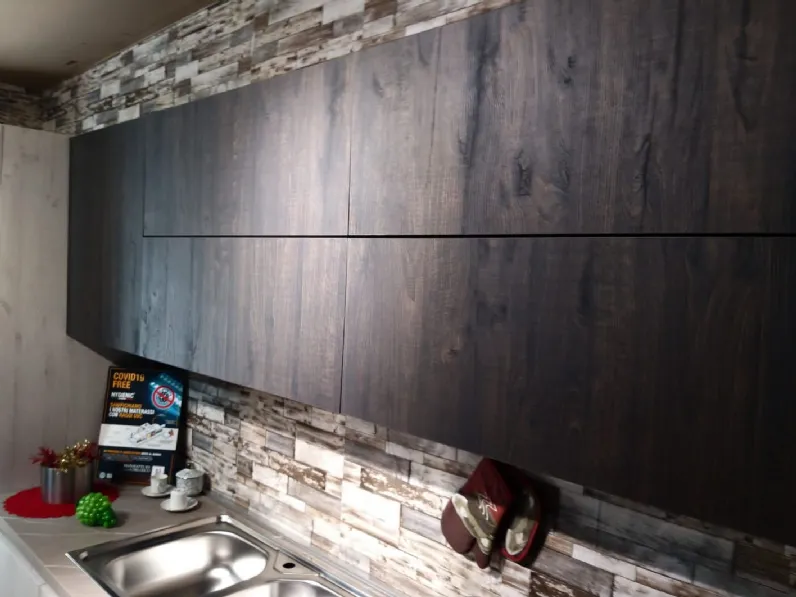 Cucina Aran moderna lineare grigio in laminato materico Ginevra