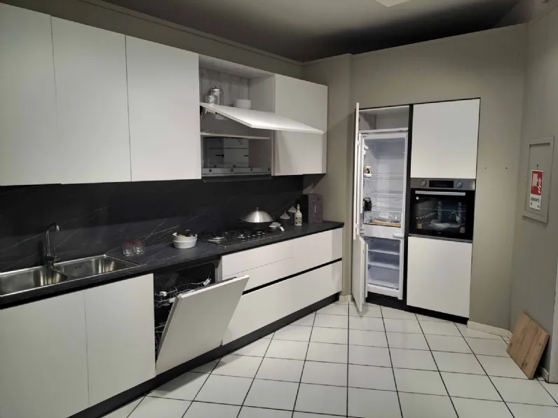 Cucina moderna lineare Cucina astro Essebi a prezzo scontato