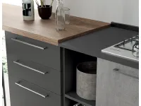 Cucina lineare in laminato opaco grigio Domino grafite e cementho a prezzo ribassato