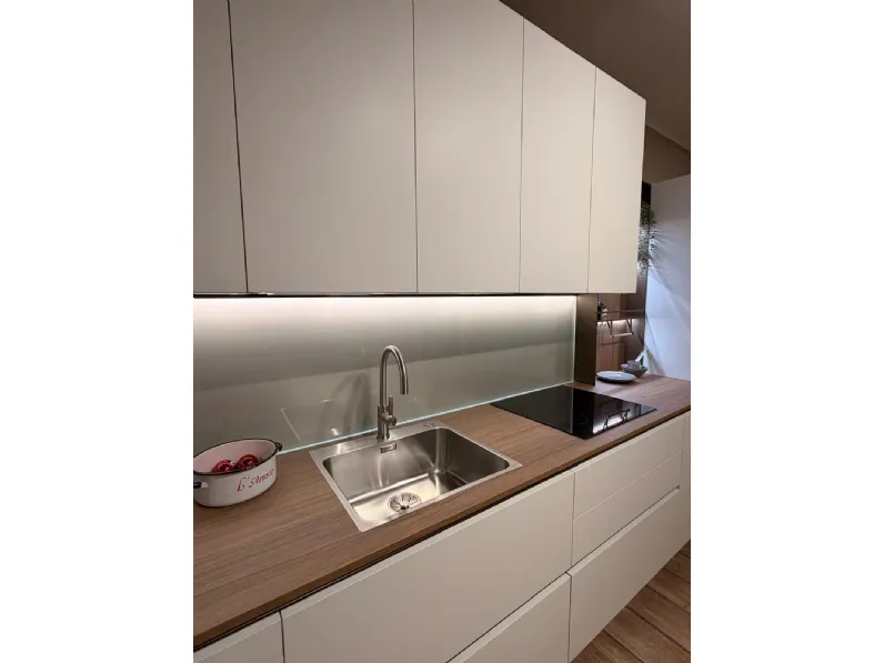 Cucina Stosa moderna lineare bianca in laminato opaco Cucina lineare total white