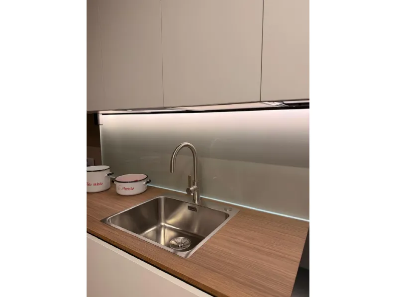 Cucina Stosa moderna lineare bianca in laminato opaco Cucina lineare total white