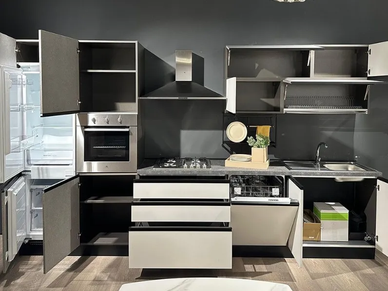 Cucina lineare in laminato materico a prezzo ribassato 56%