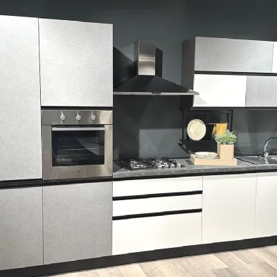 Cucina lineare in laminato materico a prezzo ribassato 56%