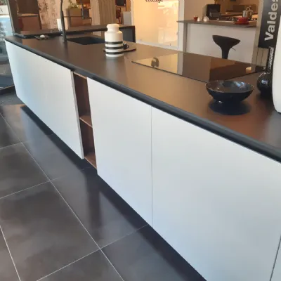 Cucina con isola design bianca Valdesign Logica l90 a soli 14995 Euro